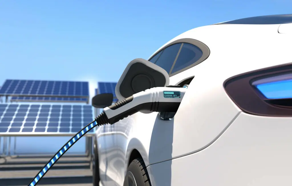 Laden von Elektroautos, Ladetechnologie, Technologie zum Auffüllen von sauberer Energie. PV-Anlage